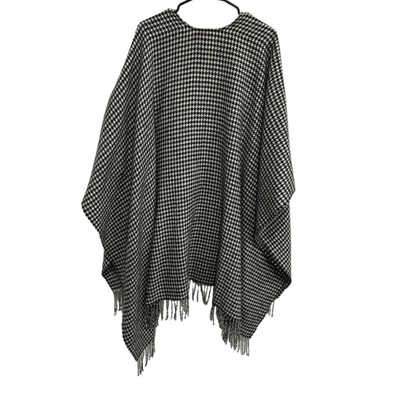 Maggie Barnes Houndstooth Fringed Poncho - Picture 2 of 8